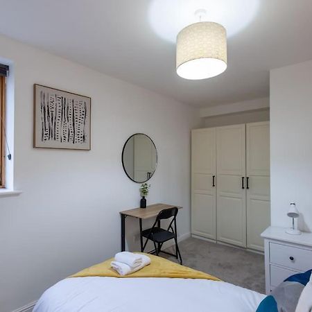 Morden London Apartment, By The Sea With Free Parking المظهر الخارجي الصورة