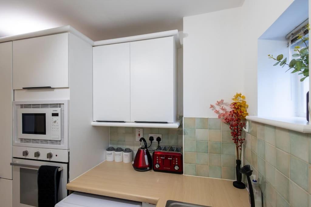 Morden London Apartment, By The Sea With Free Parking المظهر الخارجي الصورة