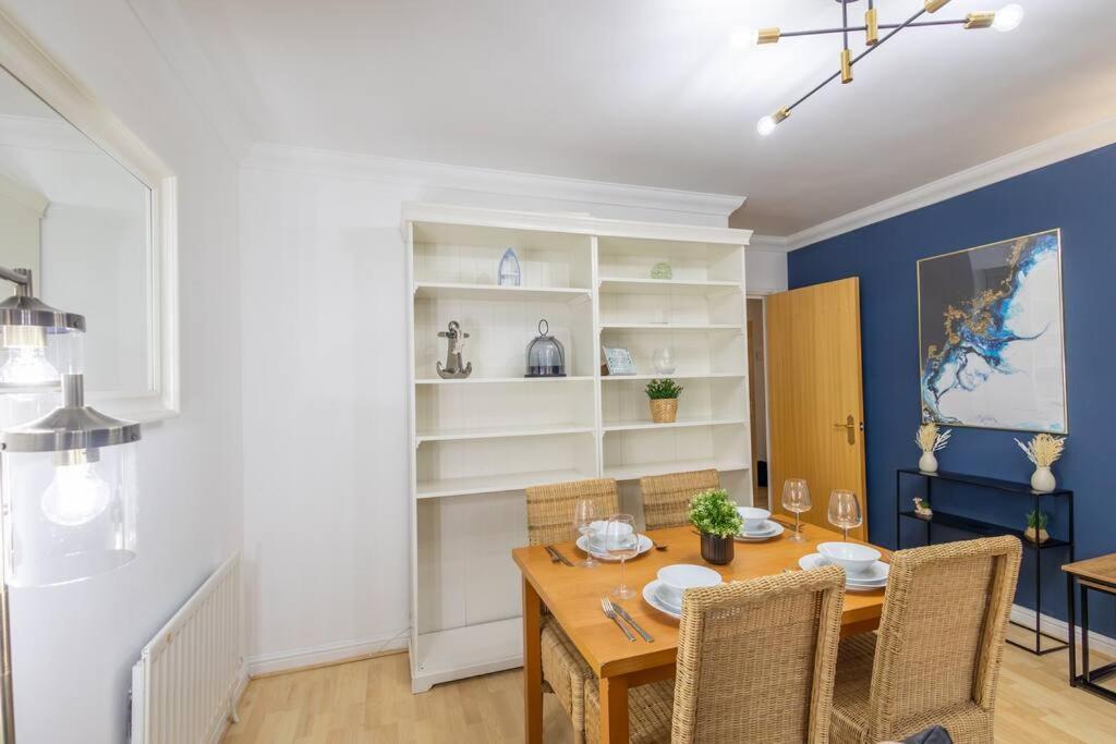 Morden London Apartment, By The Sea With Free Parking المظهر الخارجي الصورة