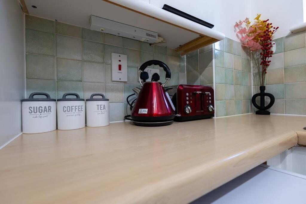 Morden London Apartment, By The Sea With Free Parking المظهر الخارجي الصورة