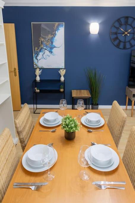 Morden London Apartment, By The Sea With Free Parking المظهر الخارجي الصورة