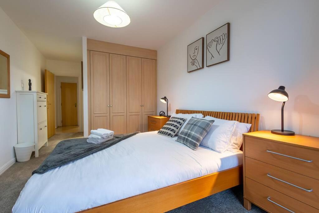 Morden London Apartment, By The Sea With Free Parking المظهر الخارجي الصورة
