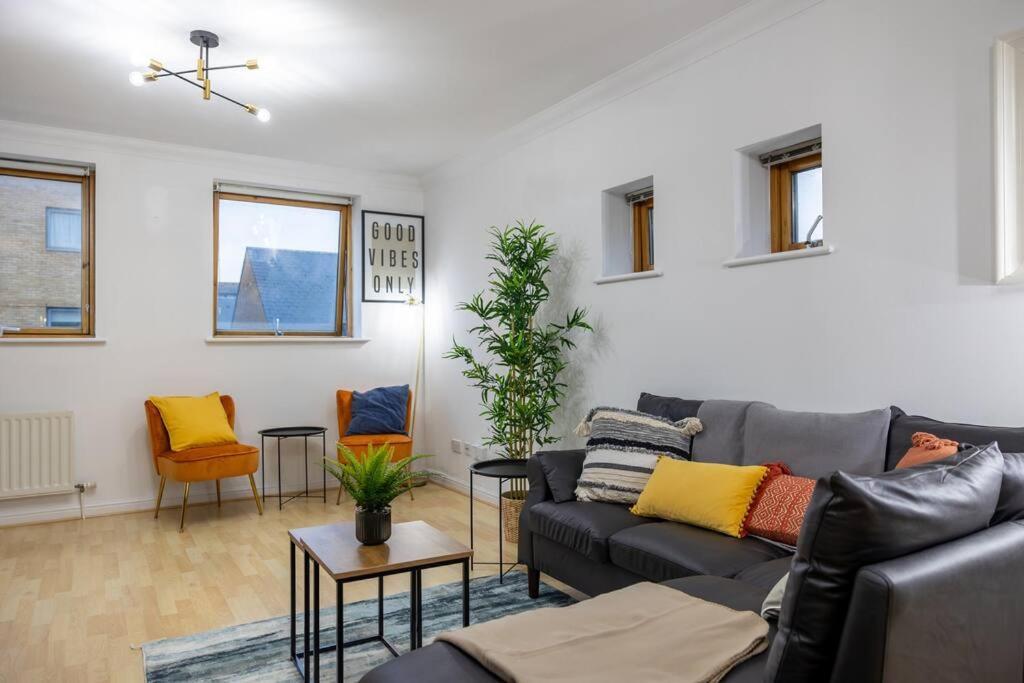 Morden London Apartment, By The Sea With Free Parking المظهر الخارجي الصورة