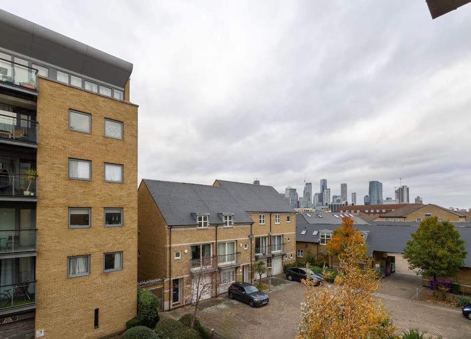 Morden London Apartment, By The Sea With Free Parking المظهر الخارجي الصورة