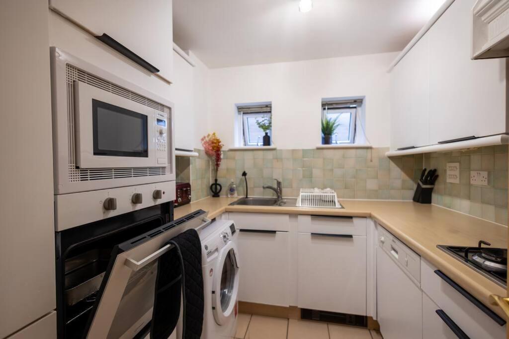 Morden London Apartment, By The Sea With Free Parking المظهر الخارجي الصورة