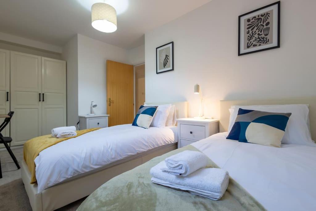 Morden London Apartment, By The Sea With Free Parking المظهر الخارجي الصورة