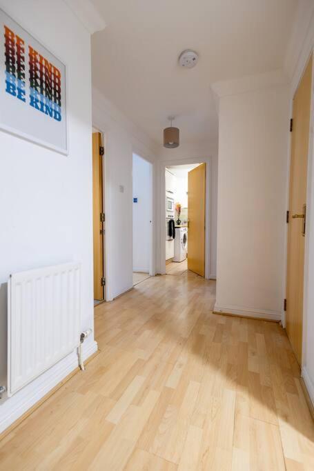 Morden London Apartment, By The Sea With Free Parking المظهر الخارجي الصورة