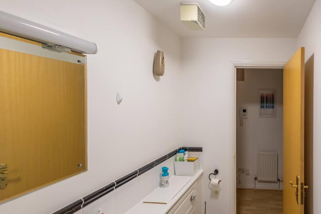 Morden London Apartment, By The Sea With Free Parking المظهر الخارجي الصورة