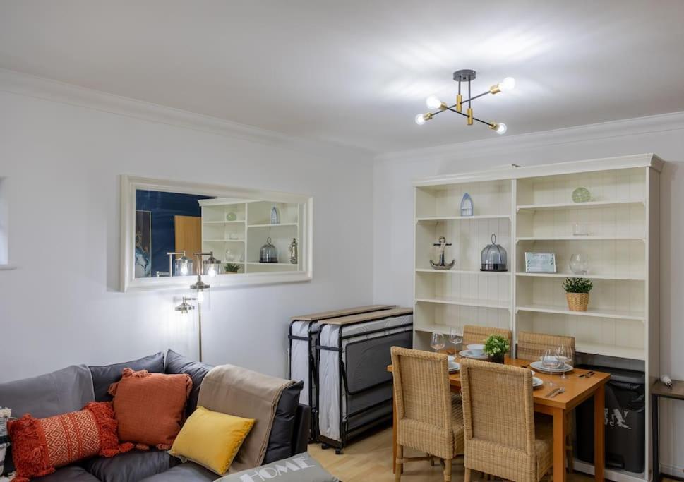 Morden London Apartment, By The Sea With Free Parking المظهر الخارجي الصورة