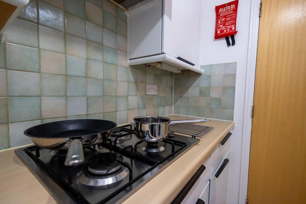 Morden London Apartment, By The Sea With Free Parking المظهر الخارجي الصورة