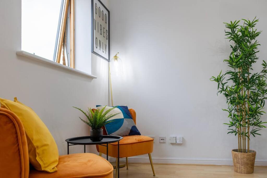 Morden London Apartment, By The Sea With Free Parking المظهر الخارجي الصورة