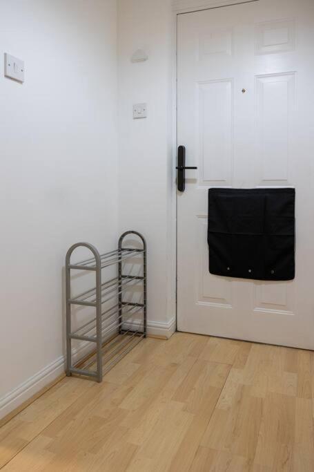 Morden London Apartment, By The Sea With Free Parking المظهر الخارجي الصورة