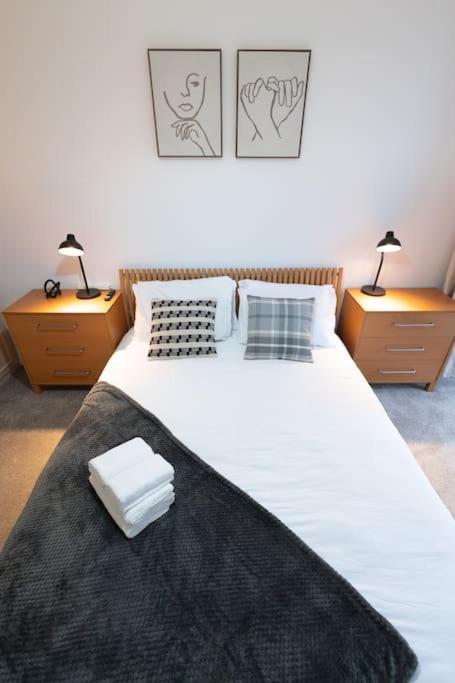 Morden London Apartment, By The Sea With Free Parking المظهر الخارجي الصورة