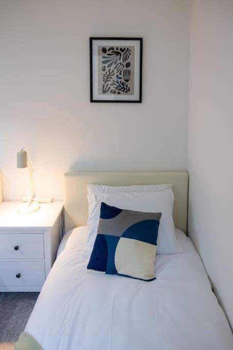 Morden London Apartment, By The Sea With Free Parking المظهر الخارجي الصورة
